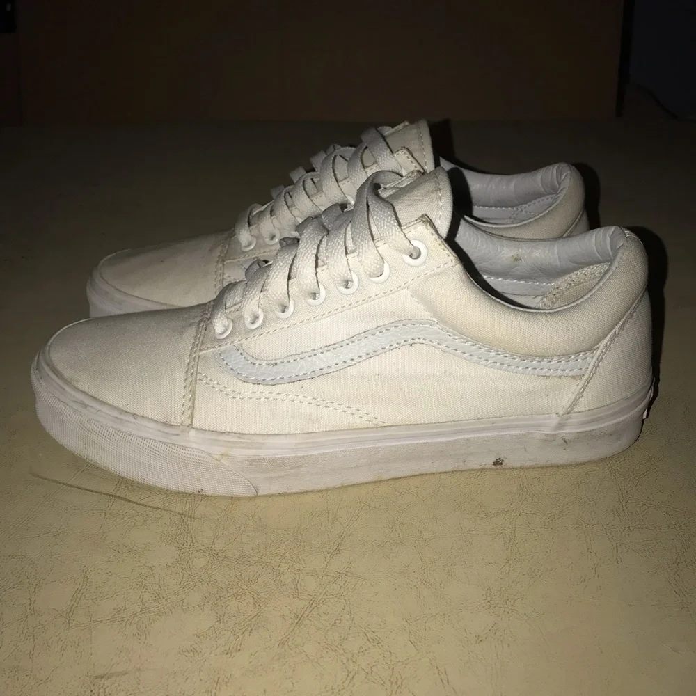Vans - Picture 2 of 10